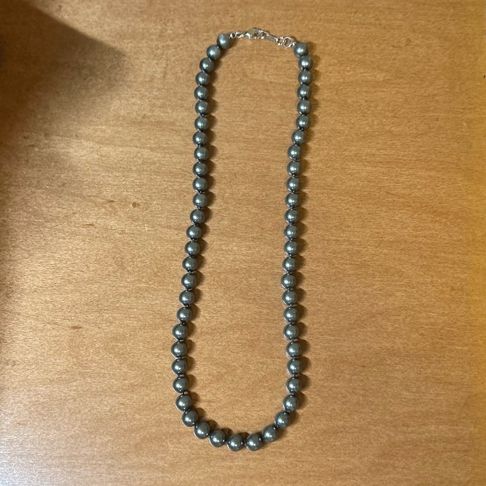 LAST CALL faux black pearl necklace - Picture 2 of 6